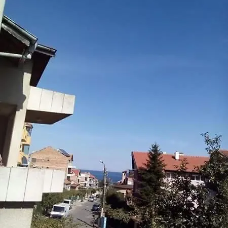 Briz 招待所 *